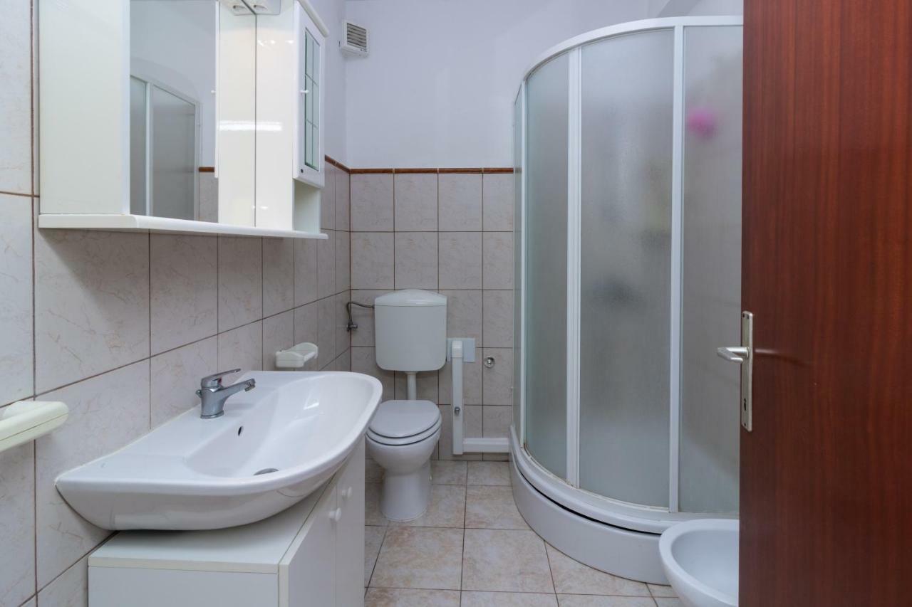 Apartment Beautiful Garden By Rent Istria Porec Bagian luar foto