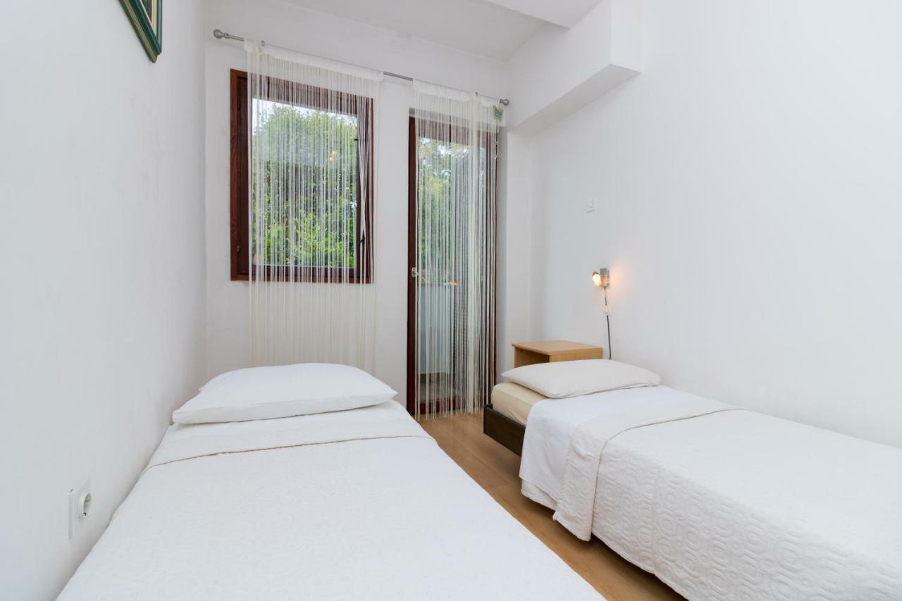 Apartment Beautiful Garden By Rent Istria Porec Bagian luar foto